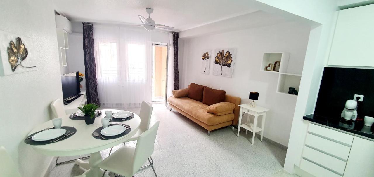 Apartments On The Beach In Torrevieja Extérieur photo