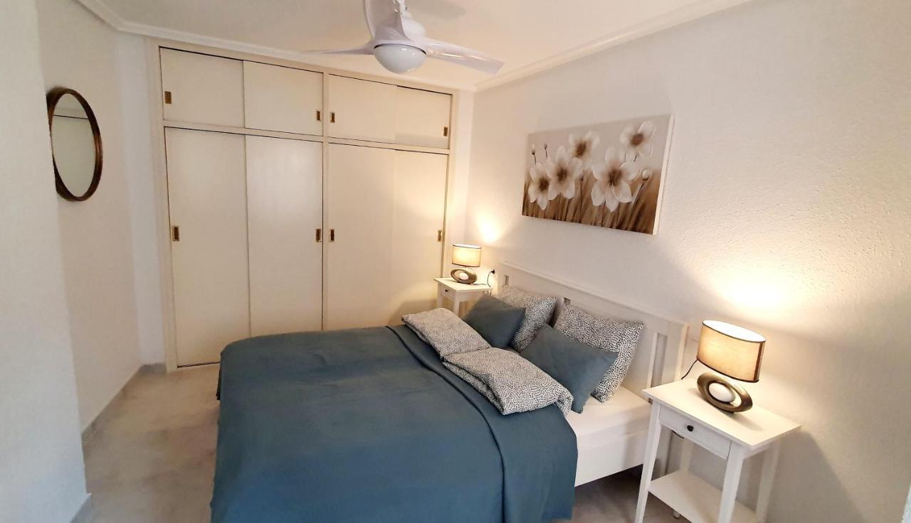 Apartments On The Beach In Torrevieja Extérieur photo