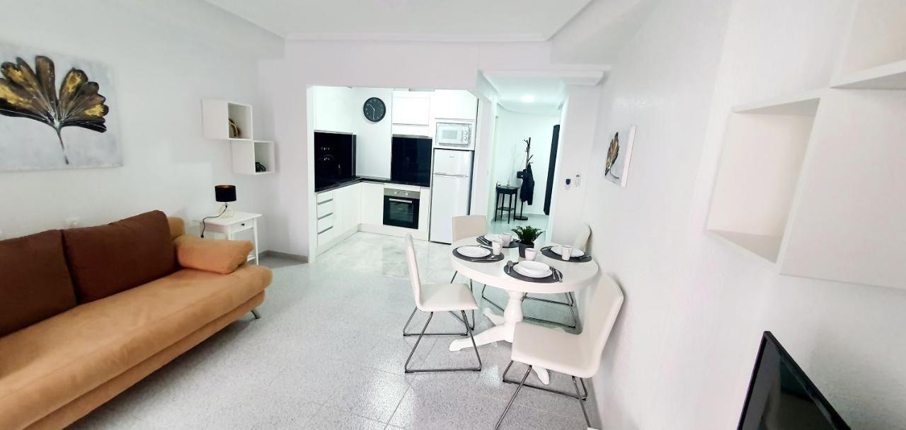 Apartments On The Beach In Torrevieja Extérieur photo