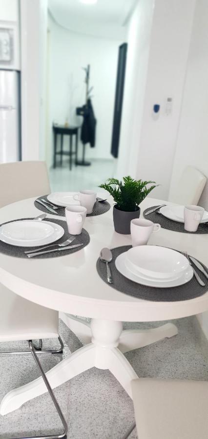 Apartments On The Beach In Torrevieja Extérieur photo