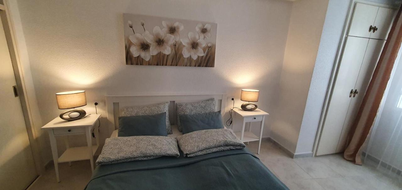Apartments On The Beach In Torrevieja Extérieur photo